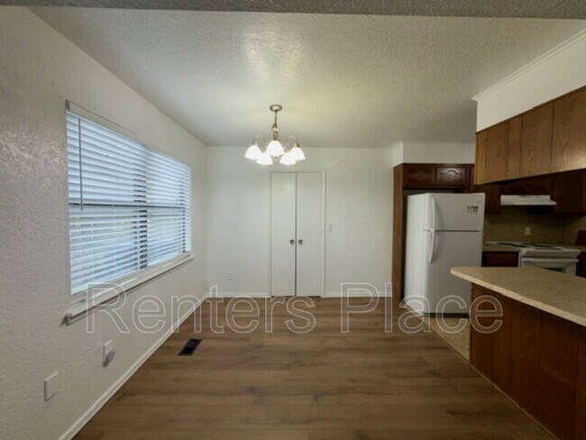 Building Photo - 1907 E 66th Pl