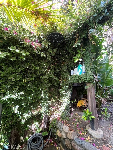 Building Photo - 845 Temple Hills Dr