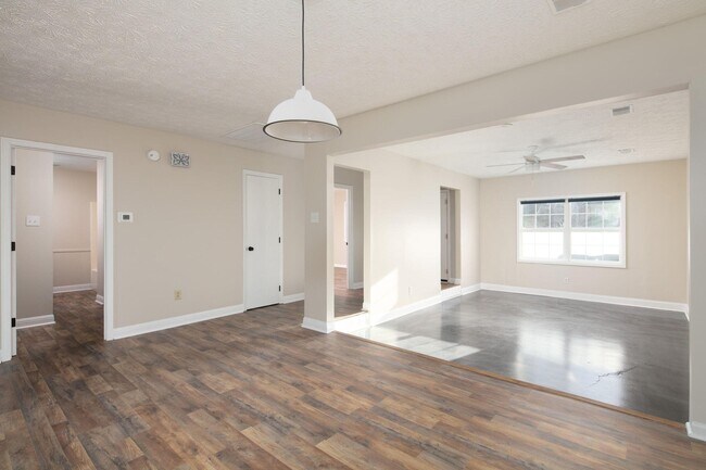 Building Photo - 1470 Vintage Cir