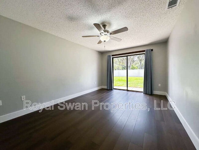 Building Photo - 4228 Oak Loop