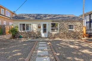 Building Photo - 1045 N Clithero Dr