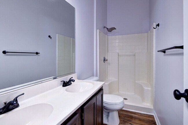 Building Photo - Coventry Townhome Move In Ready.