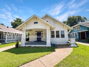Building Photo - 2 Bed/1 Bath Home with Fenced Yard / Available Now!