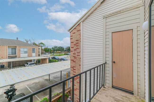 Building Photo - 10122 Waterstone Dr