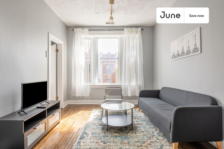 Building Photo - 2250 W North Ave