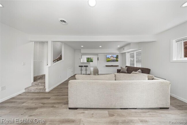 Building Photo - 3420 Fairmont Rd