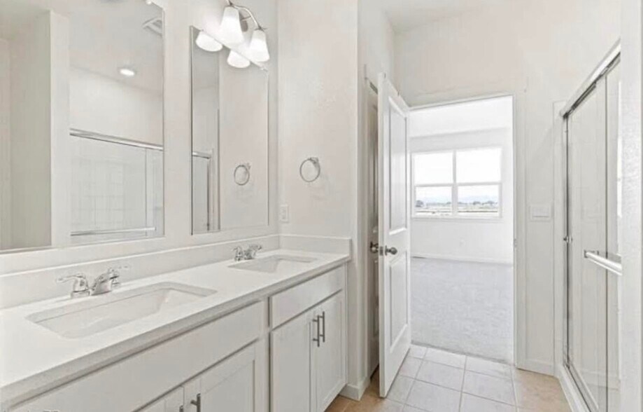 Building Photo - 9911 Cathay St