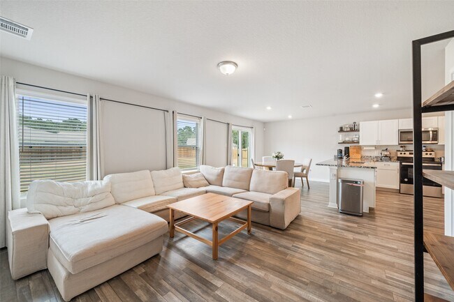 Building Photo - 2224 Cedar Vly Dr