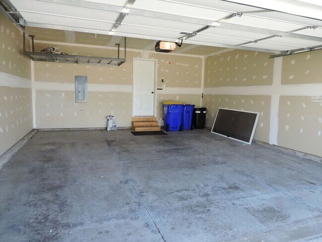 Building Photo - $1,650 | 3 Bedroom, 2.5 Bathroom TOWN HOME | NO PETS | Available for August 1st, 2026 Move In!