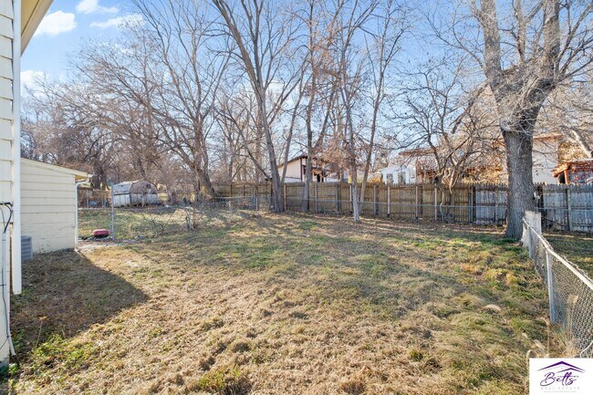 Building Photo - 3012/3014 Menke Cir