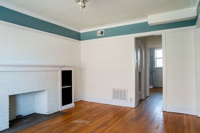 Building Photo - Lincoln Square/Ravenswood - Studio w/ Eat-...