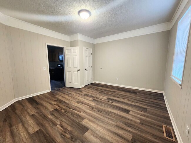 Building Photo - 2 Bedroom House Easley SC