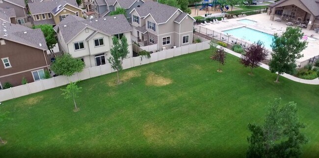 Building Photo - 1077 Kettering Dr