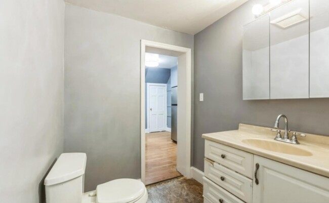 Building Photo - 712 W 28th St