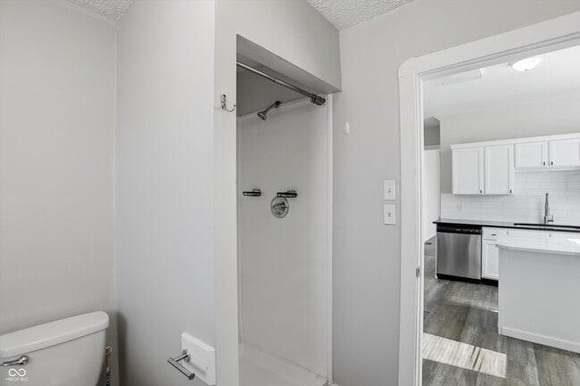 Building Photo - 510 N Beville Ave