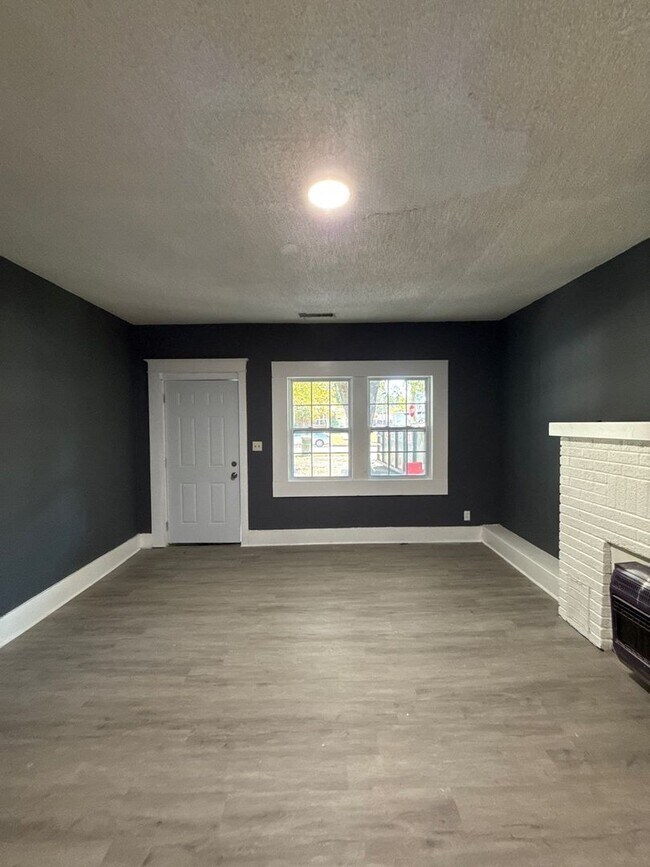 Building Photo - Fully Renovated Home in Binghampton – Section 8 Welcome!