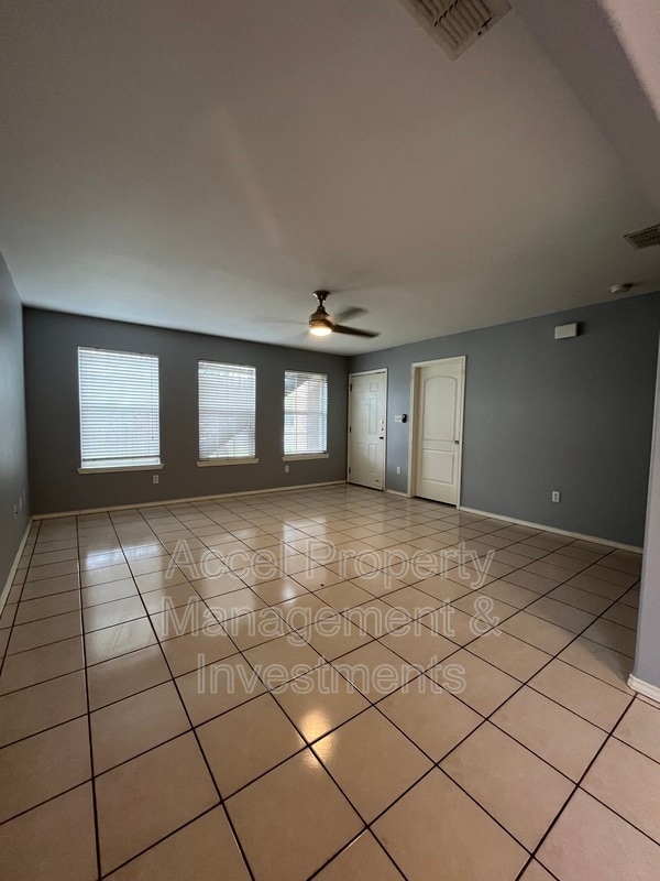 Building Photo - 1522 W Nolana Ave