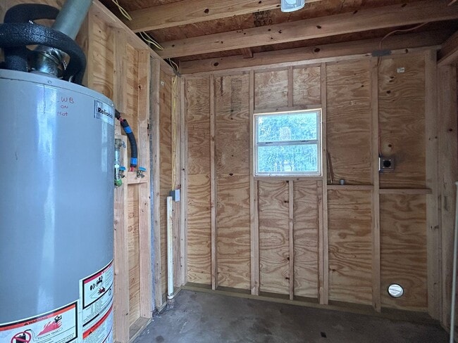 Building Photo - Cozy, Remodeled 2BR with Covered Parking &...