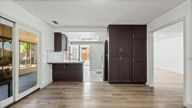 Building Photo - 1695 Kenora Dr