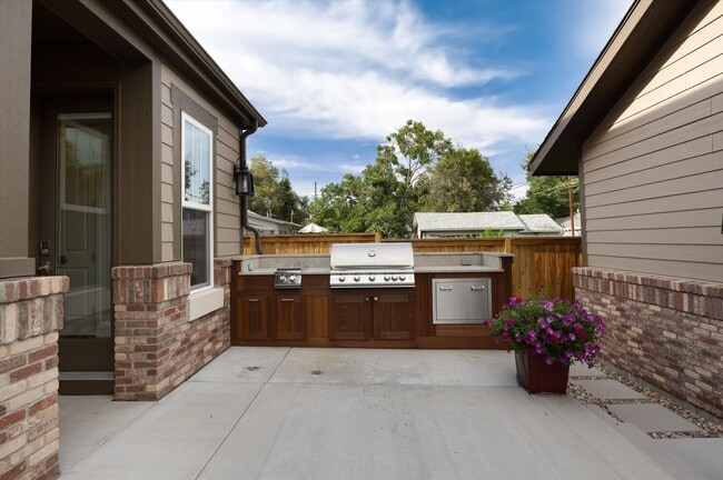 Building Photo - Furnished Home - Move in Ready!