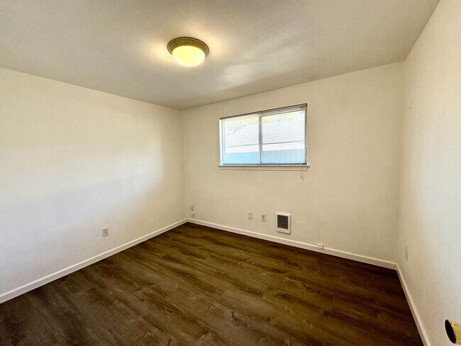 Building Photo - Cozy & Clean 3BR Home in North Tacoma