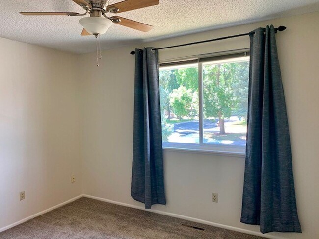 Building Photo - STUDENTS WELCOME! 3-Bed / 2-Bath Home 2 Miles from CSU