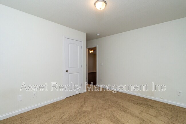 Building Photo - 624 Drakewood Rd