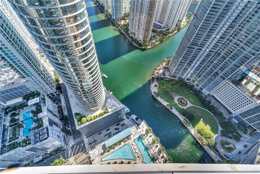 Building Photo - 200 Biscayne Boulevard Way