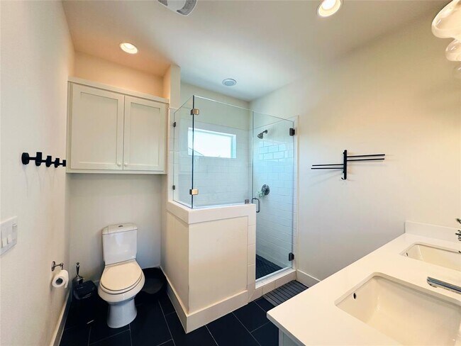 Building Photo - 2716 Halcyon Dr