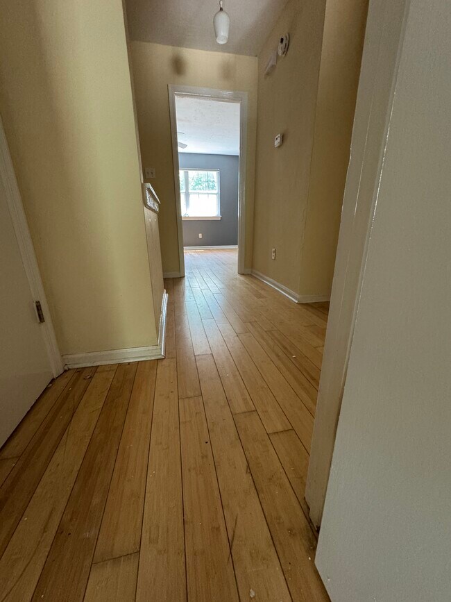 Building Photo - 494 Teal Ln