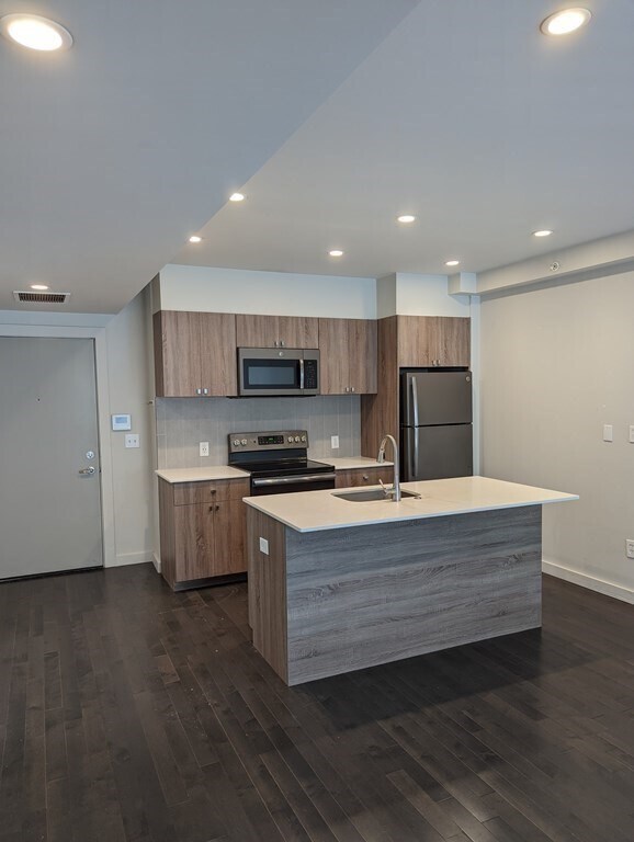 Building Photo - 3383 Washington St