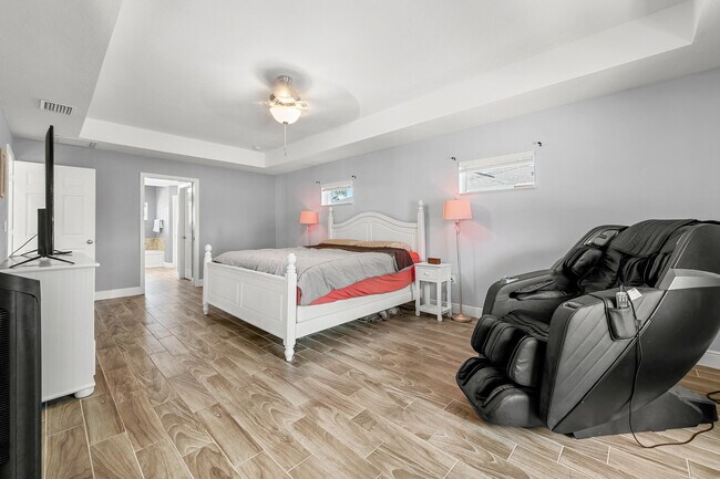 Building Photo - 1280 SW Kalevala Dr