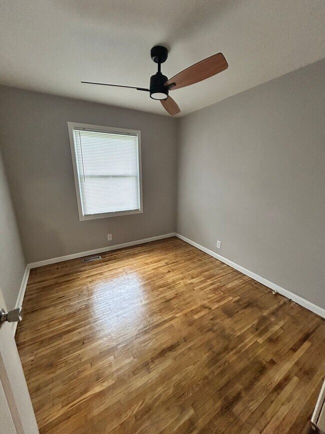 Building Photo - Three Bedroom Two Bath Home