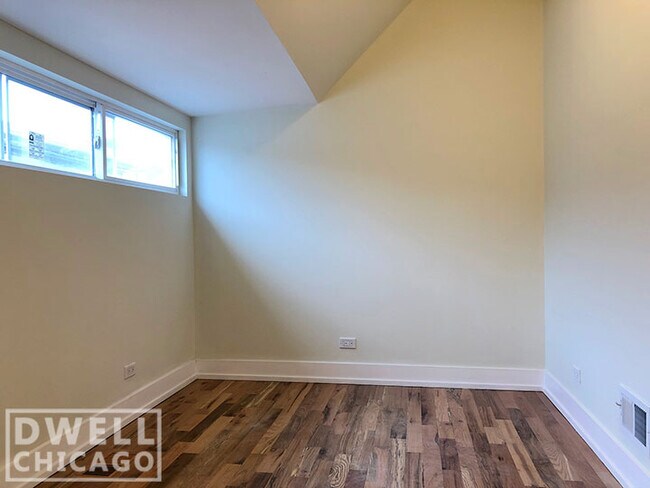 Building Photo - 2509 N Clybourn Ave