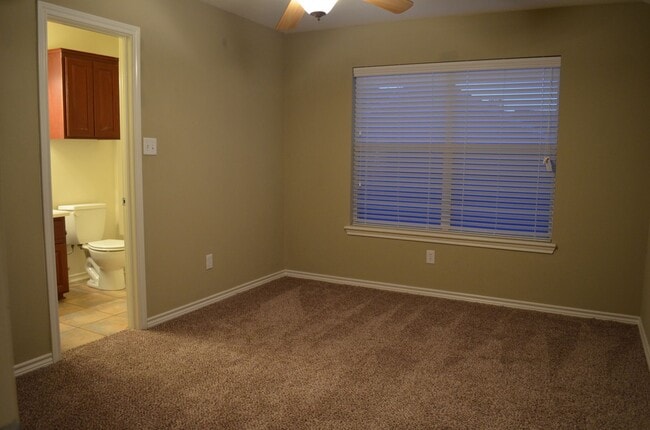 Building Photo - Available August 2026! 4 Bed/4 Bath Less t...