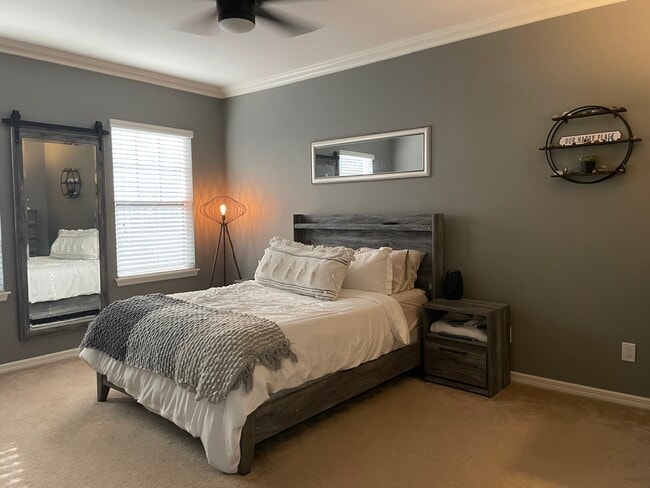 Building Photo - 880 Taramundi Dr