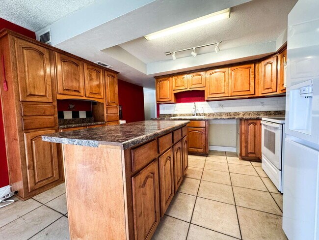 Building Photo - "Spacious 4-Bedroom, 2-Bathroom in Yuma!"