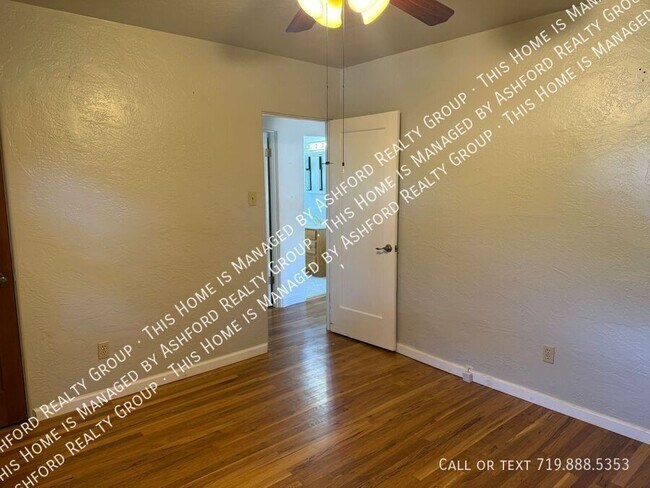Building Photo - 1220 E San Rafael St