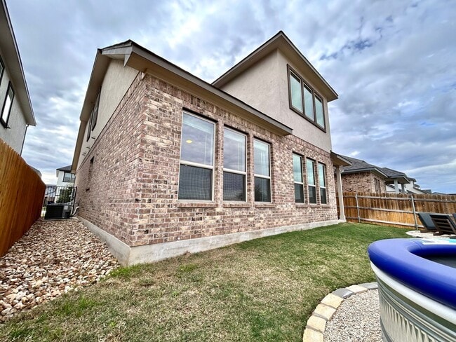 Building Photo - Spacious & Beautiful 3/BR 2/BA Two-Level Home with Garage & Fenced Yard