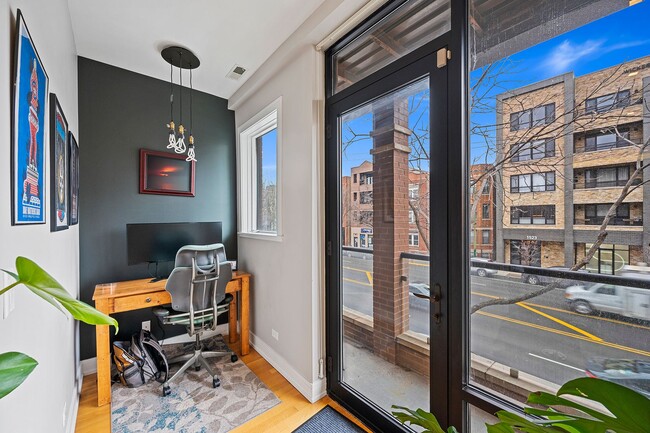 Building Photo - WICKER PARK - ULTRA MODERN 3BD/2BTH COND FOR RENT!