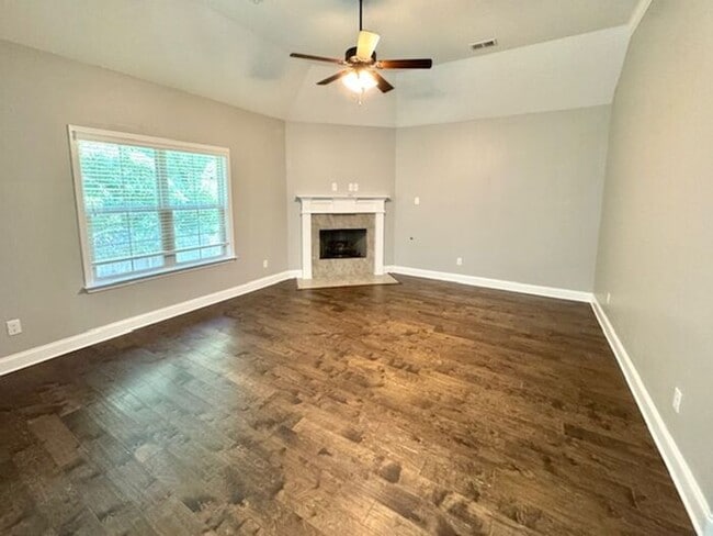 Building Photo - Move In Special! Now Leasing A Spacious 4 ...