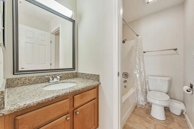 Building Photo - Sunnyvale 1BR with Private Balcony, In-Unit Laundry & Central Air – Prime Value at $2,129