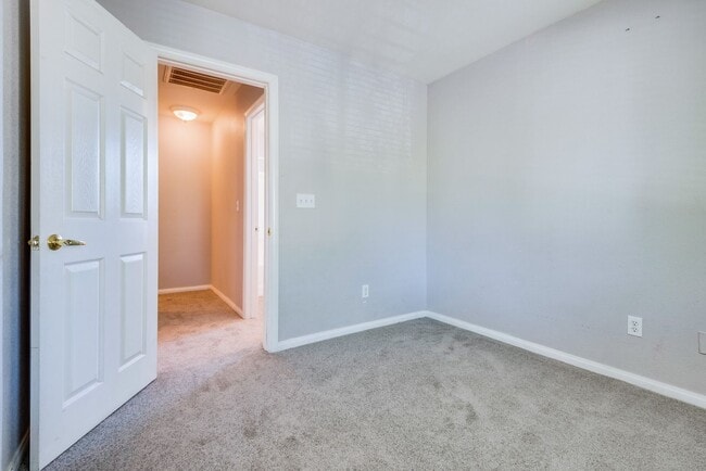 Building Photo - 5225 Shreve Ave