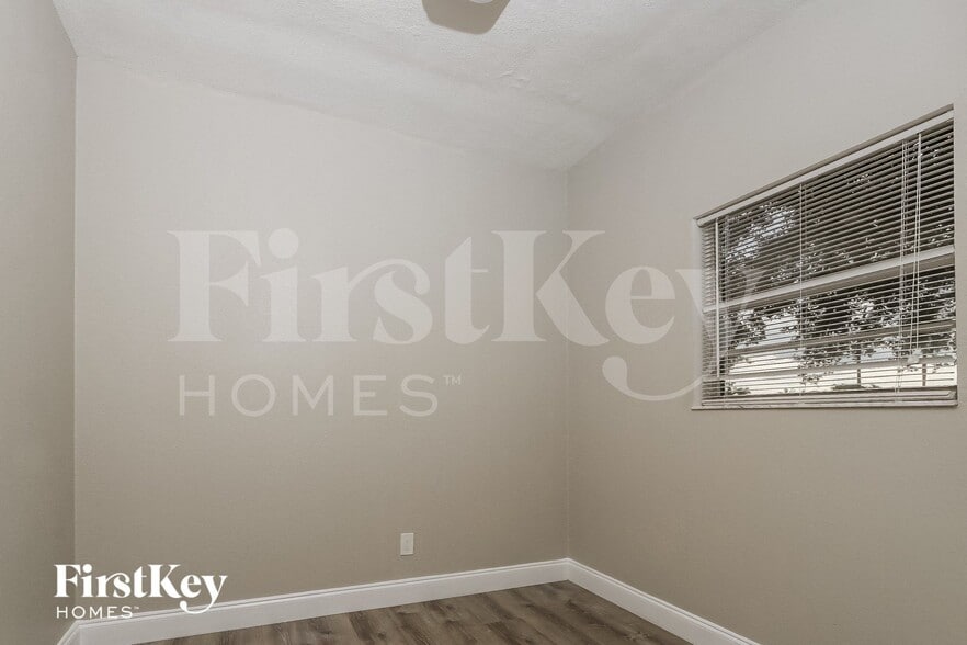 Building Photo - 11574 Oleander Dr