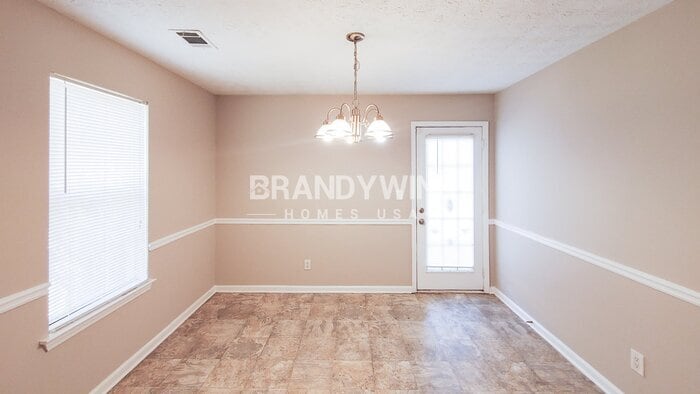 Building Photo - 505 Village Cir