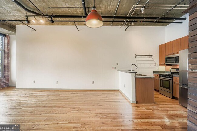 Building Photo - 1023 Juniper St NE