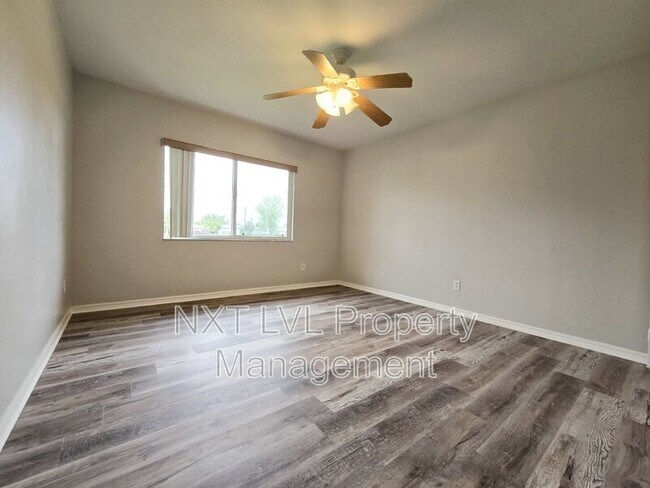 Building Photo - 1811 NE 2nd St