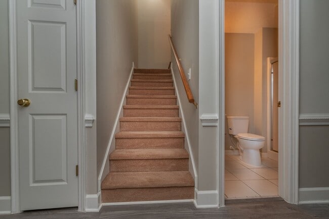 Building Photo - $1750 - Updated 3 bed/3 bath house conveni...