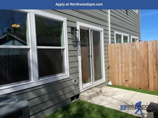 Building Photo - Gorgeous 2 Bedroom 2.5 Bath Townhome  in W...