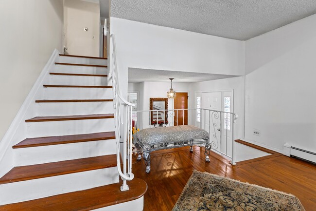 Building Photo - 27 Squire Ct